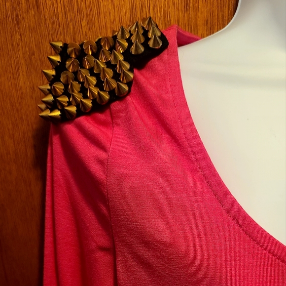 Nicki Minaj RARE pink long sleeve spiked shoulder pad top NWT - Picture 4 of 9